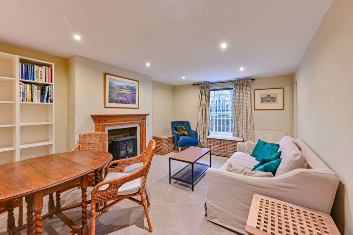 2 Bedroom Flat To Rent In Lansdowne Gardens, Vauxhall, London, SW8