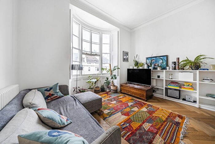 2 Bedroom Flat To Rent In Gloucester Terrace, Bayswater, London, W2