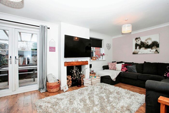 4 Bedroom Detached House For Sale In Waterfall Gardens, Newborough, Peterborough, PE6