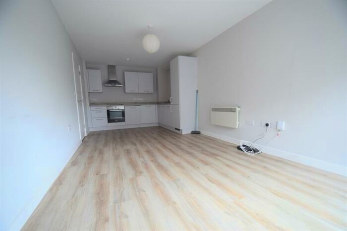 2 Bedroom Flat To Rent In Chichester Road, Southend On Sea, Essex, SS1