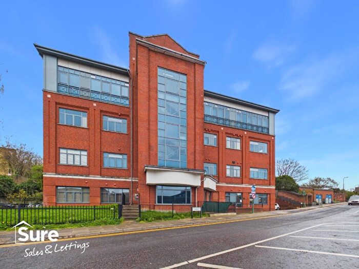 2 Bedroom Apartment For Sale In Wolsey Road, Hemel Hempstead, Hertfordshire, HP2