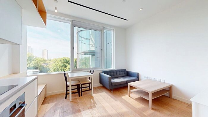 1 Bedroom Flat To Rent In Great West Road, Brentford, TW8