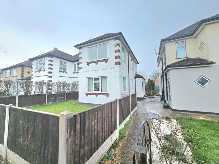 Maisonette To Rent In Matlock Gardens, Hornchurch, RM12
