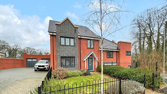 4 Bedroom Semi Detached House To Rent In Trinity Circle, High Wycombe, Buckinghamshire, HP11
