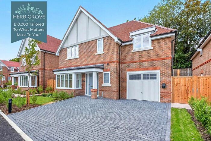 4 Bedroom Detached House For Sale In Chipstead Way, Woodmansterne, SM7