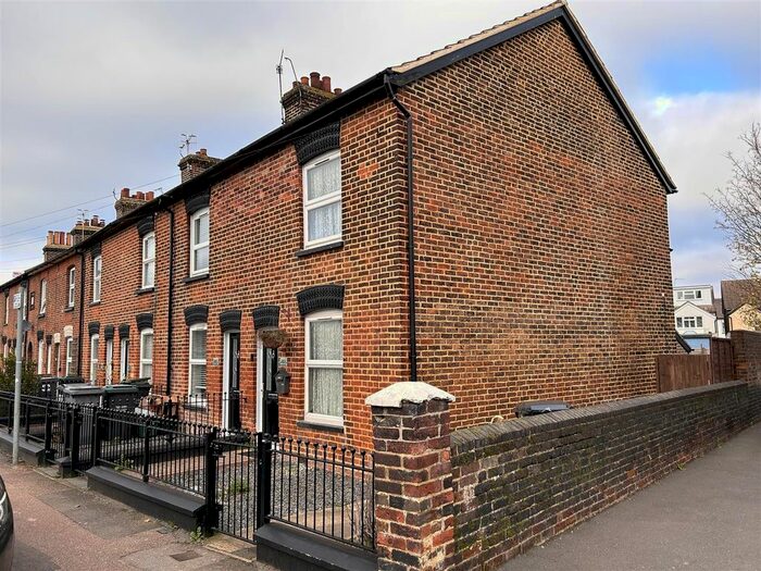 2 Bedroom Property To Rent In Barden Road, Tonbridge, TN9