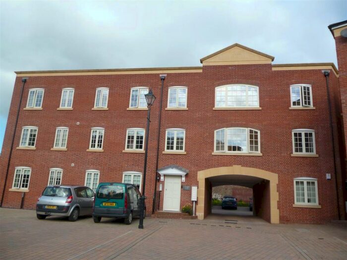 2 Bedroom Apartment To Rent In Old Mill Close, Tiverton, EX16