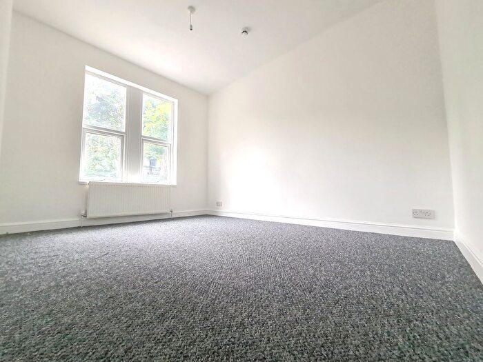 3 Bedroom Maisonette To Rent In Sheffield Road, Chesterfield, S41