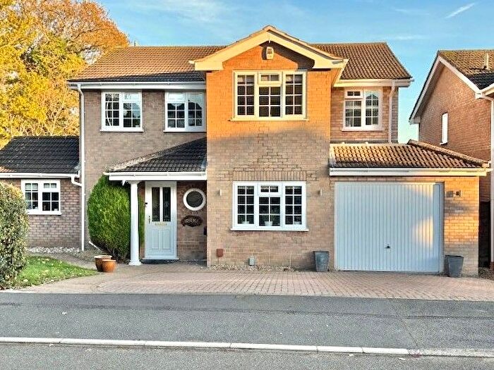 4 Bedroom Detached House For Sale In Minchin Green, Binfield, RG42