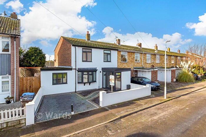 3 Bedroom Semi Detached House For Sale In Clements Road, Ramsgate, Kent, CT12