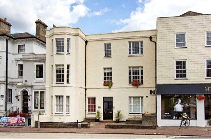 2 Bedroom Flat To Rent In Pantiles The Rear, Tunbridge Wells, TN2