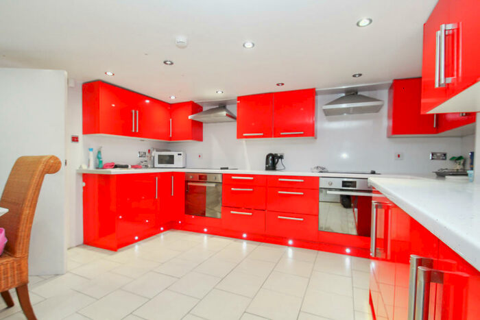 10 Bedroom Semi-Detached House To Rent In Kirkstall Lane, Headingley, LS6