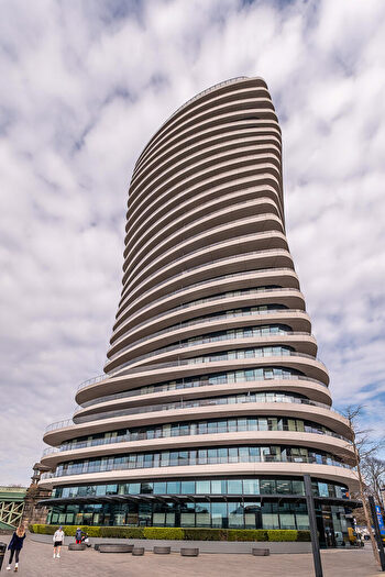 1 Bedroom Flat For Sale In Lombard Road, London, SW11