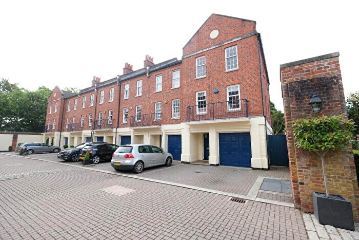 4 Bedroom Town House To Rent In Drakes Court, Marchwood, SO40