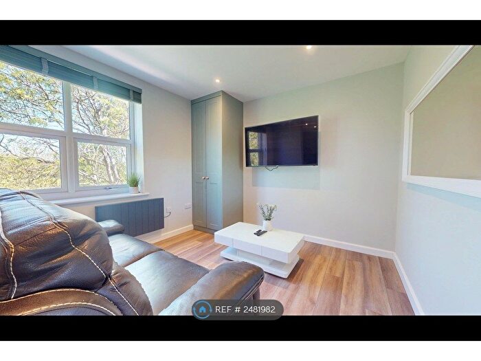 2 Bedroom Flat To Rent In Hartley Avenue, Leeds, LS6