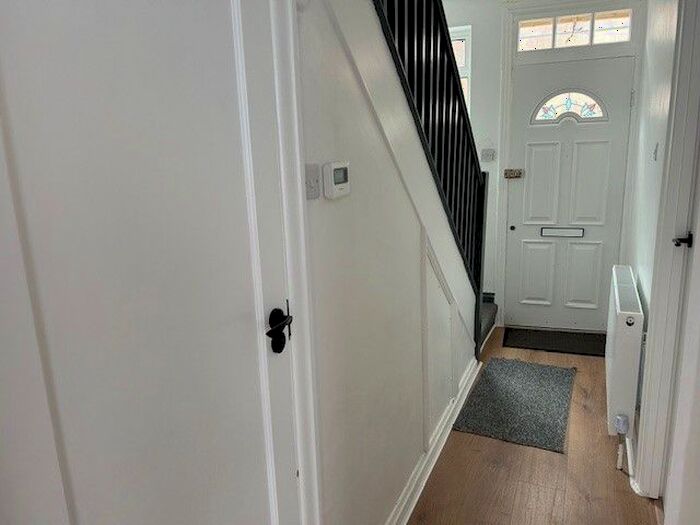 3 Bedroom Flat To Rent In Ashfield Parade, Southgate, N14