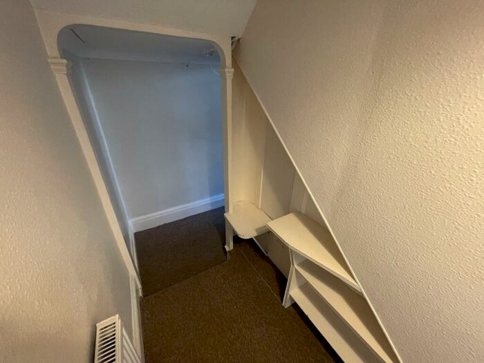 1 Bedroom Flat To Rent In Victoria Walk, Cotham, Bristol, BS6