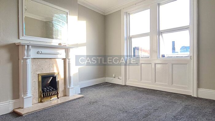 3 Bedroom Flat To Rent In Crescent Road, Birkby, Huddersfield, West Yorkshire, HD2