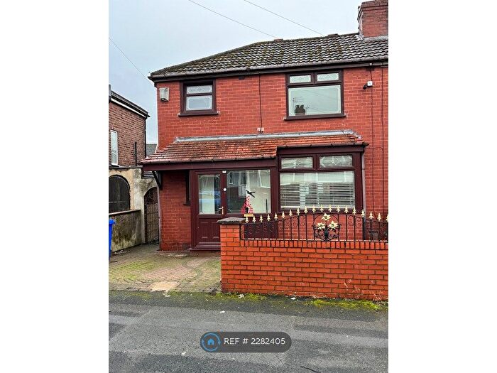 3 Bedroom Semi-Detached House To Rent In Ashdale Crescent, Droylsden, Manchester, M43