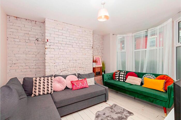 7 Bedroom Terraced House To Rent In Ruskin Avenue, Manchester, M14