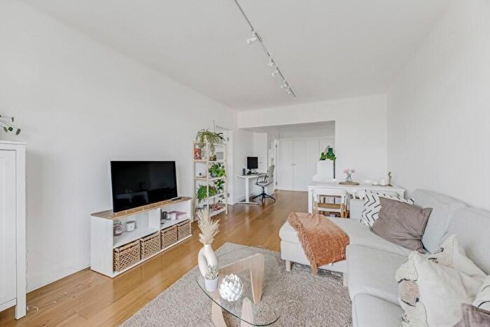 2 Bedroom Flat To Rent In St John's Wood Road, London, NW8