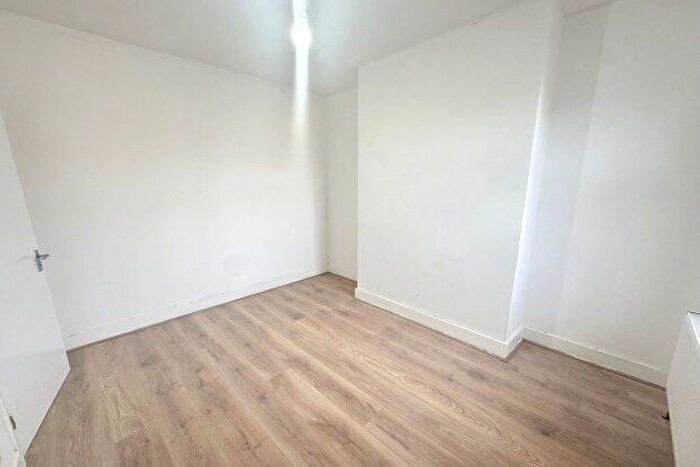 2 Bedroom Flat To Rent In Braemar Road, London, E13