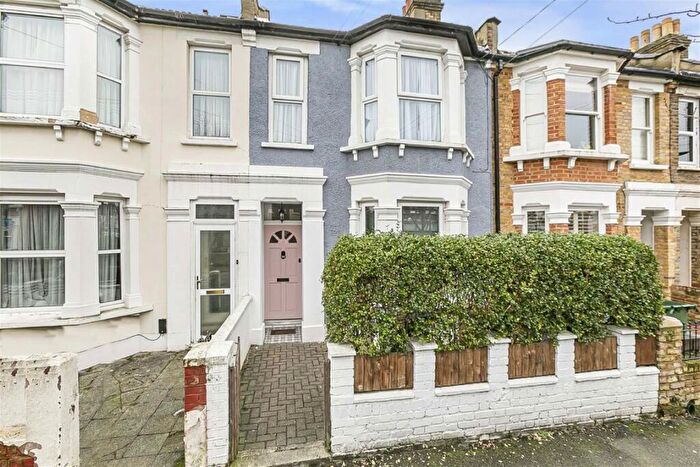 2 Bedroom Flat To Rent In Claude Road, Leyton, E10