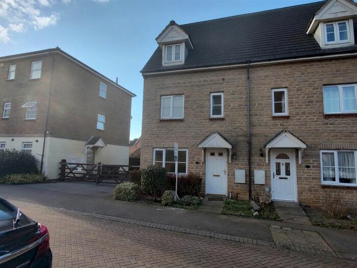 3 Bedroom Property To Rent In Ashmead Road, Banbury, OX16