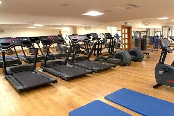 2 Bedroom Flat To Rent In Coleridge Gardens, London, SW10