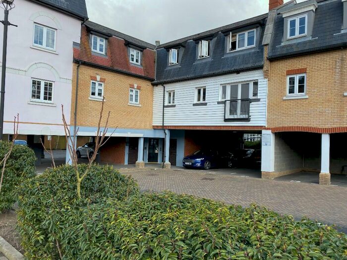 2 Bedroom Flat To Rent In Roche Close, Rochford, Essex, SS4