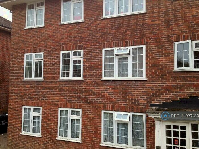 2 Bedroom Flat To Rent In Lantern Close, Wembley, HA0