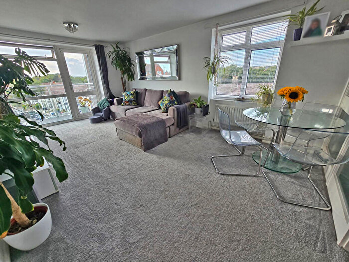 2 Bedroom Apartment For Sale In Whiterock Place, Southwick, BN42