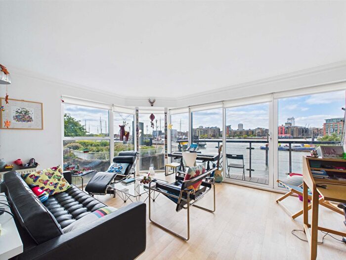 2 Bedroom Flat To Rent In Riviera Court, Wapping, E1W