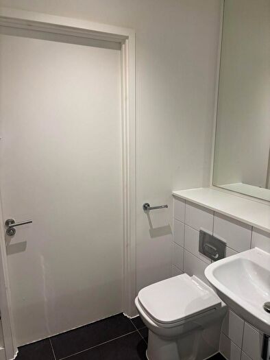 2 Bedroom Apartment To Rent In Apartment B, Wharf End, M17