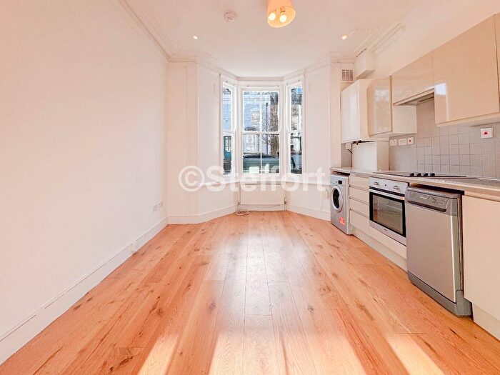 2 Bedroom Flat To Rent In Clonbrock Road, London, N16