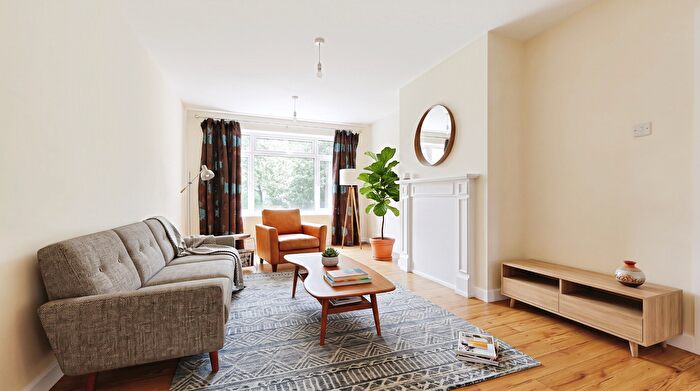 2 Bedroom Maisonette For Sale In Melbourne Avenue, Winnersh, Wokingham, RG41
