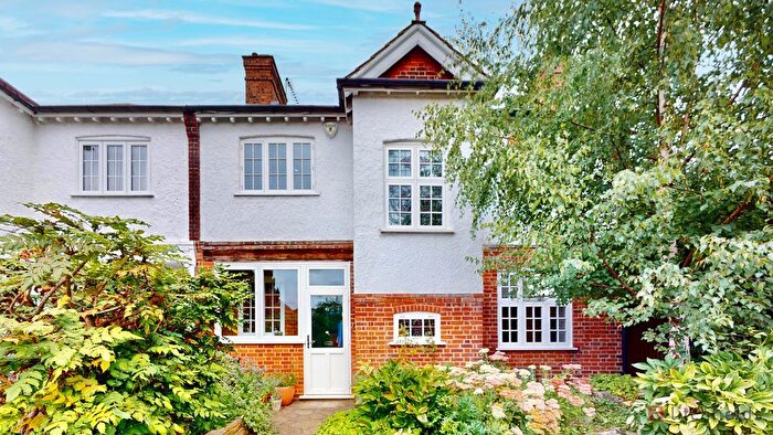 4 Bedroom Semi-Detached House For Sale In Lanchester Road, Highgate, N6