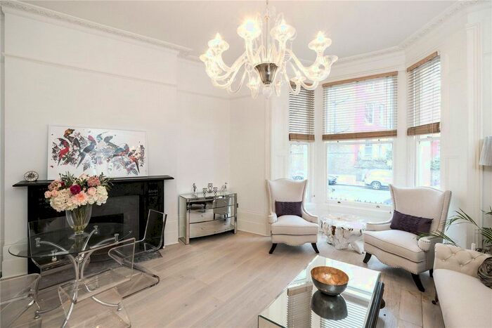 2 Bedroom Flat To Rent In Warwick Avenue, Little Venice, London, W9