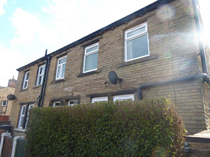 2 Bedroom House To Rent In Acre Street, Huddersfield, HD3