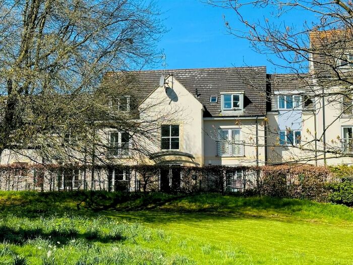 2 Bedroom Flat To Rent In Summit Close, Kingswood, BS15