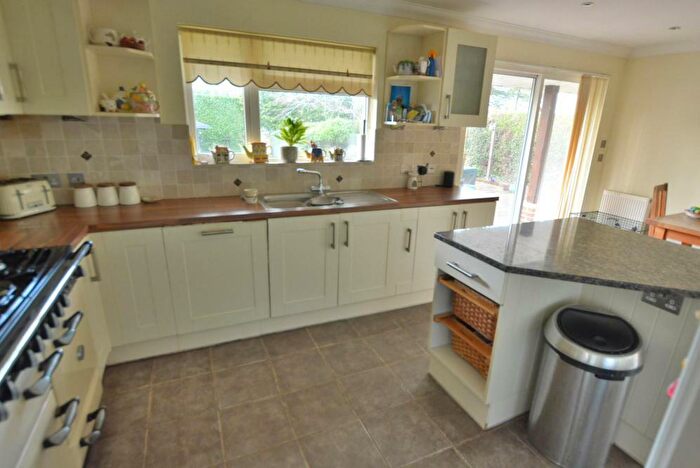 4 Bedroom Detached House For Sale In Pilford Heath Road, Colehill, BH21