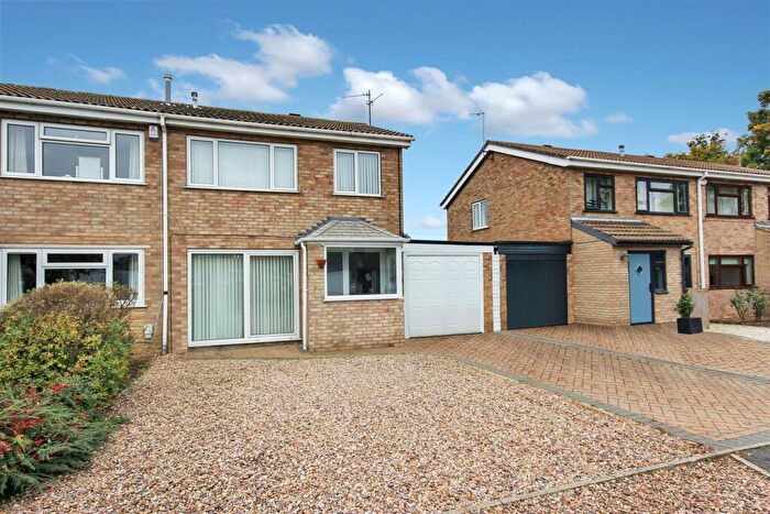 3 Bedroom Semi-Detached House For Sale In Wollaston, NN29