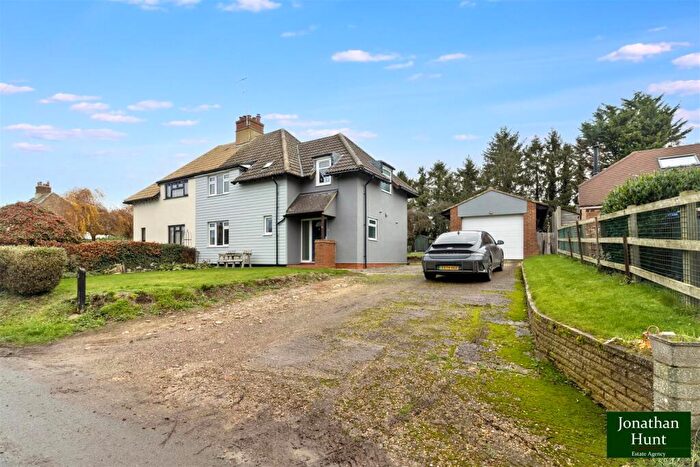 3 Bedroom Semi-Detached House For Sale In Hillview, Rushden, Buntingford, SG9