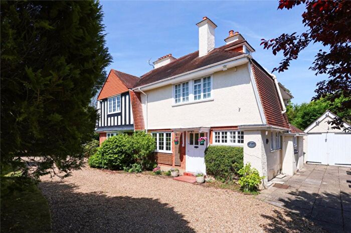 5 Bedroom Detached House For Sale In Crossway, Walton-On-Thames, KT12