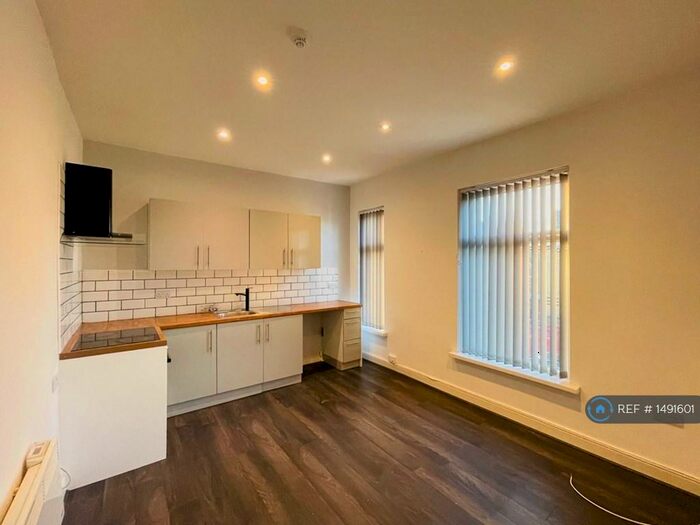 1 Bedroom Flat To Rent In Longden Road, Manchester, M12
