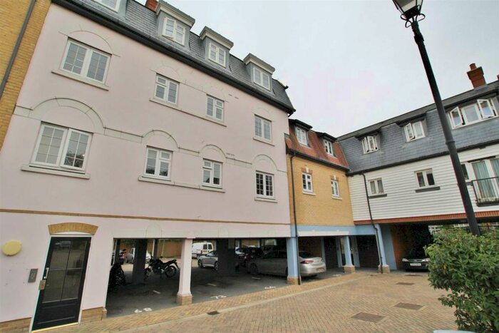 1 Bedroom Flat To Rent In Roch Close, Rochford, SS4