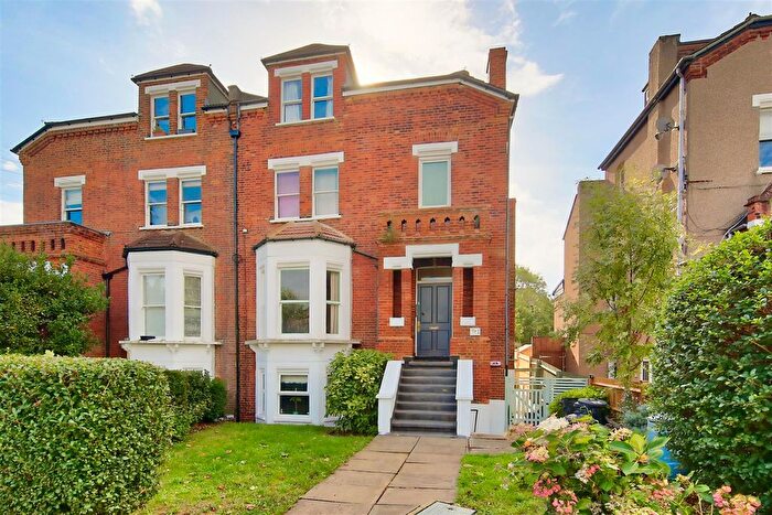 2 Bedroom Flat To Rent In Fontenoy Road, London, SW12