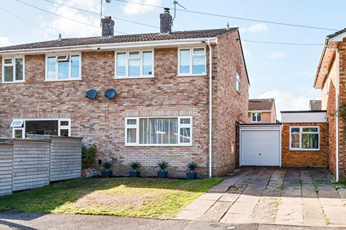 3 Bedroom Semi Detached House For Sale In Greenfield Close, Liphook, Hampshire, GU30