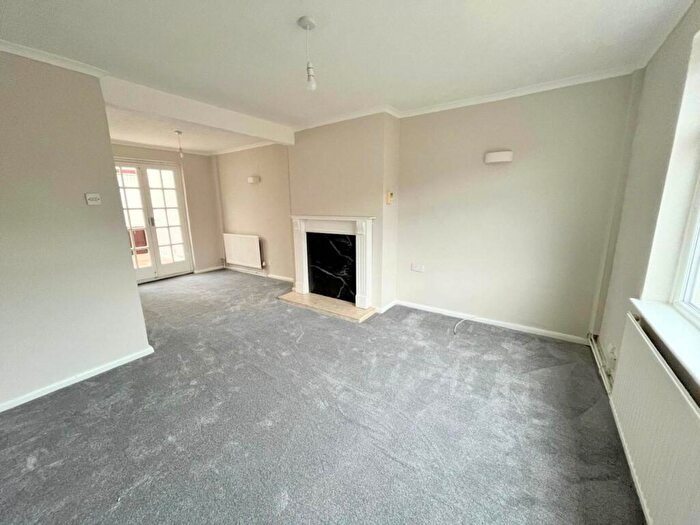 2 Bedroom Semi Detached House To Rent In Mora Avenue, Chadderton, OL9