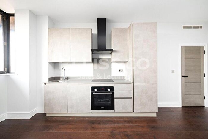 2 Bedroom Apartment To Rent In High Road, Whetstone, N20